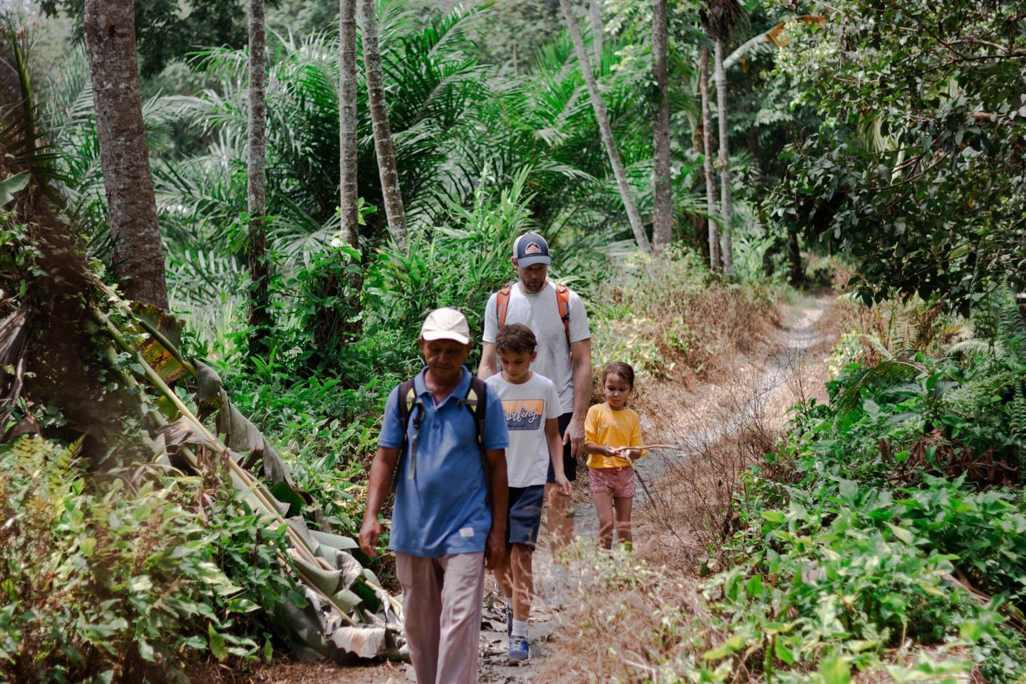 Ambow Homestay Jungle Trekking & Village Tour Bukit Lawang Eksteriør bilde