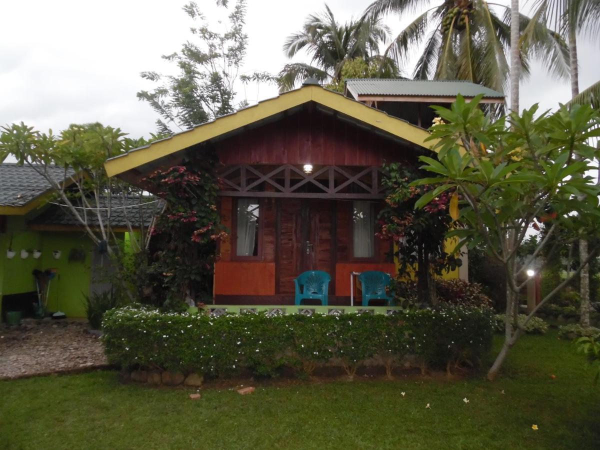 Ambow Homestay Jungle Trekking & Village Tour Bukit Lawang Eksteriør bilde