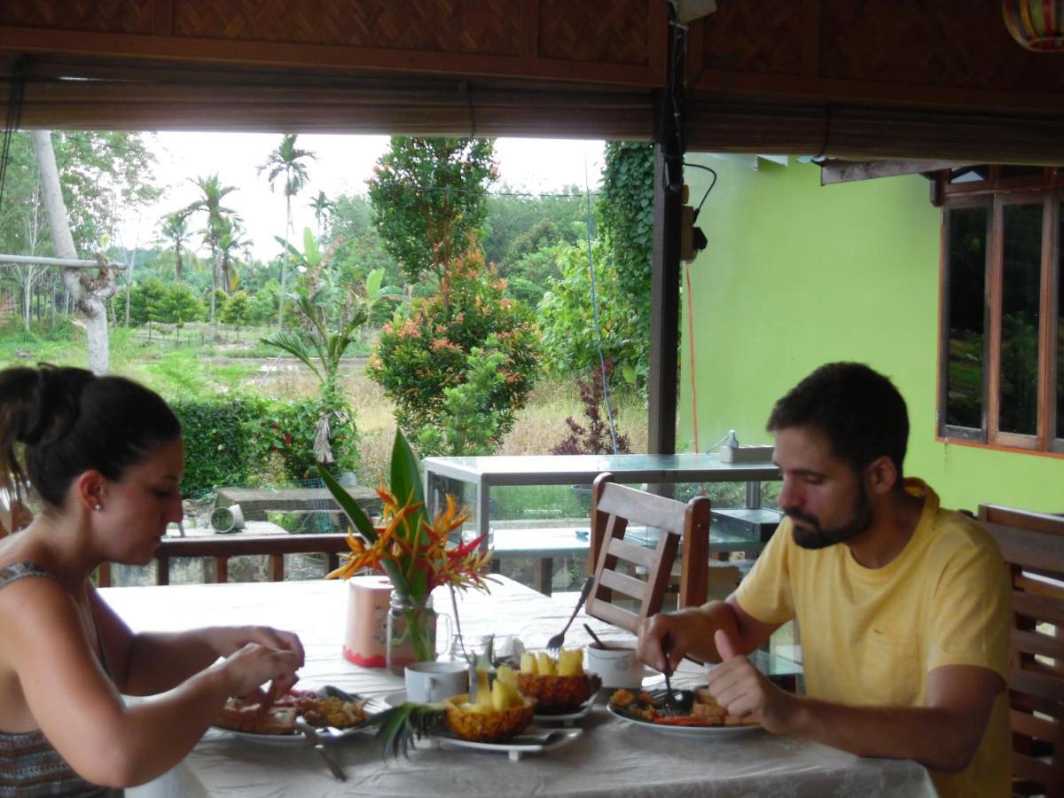 Ambow Homestay Jungle Trekking & Village Tour Bukit Lawang Eksteriør bilde